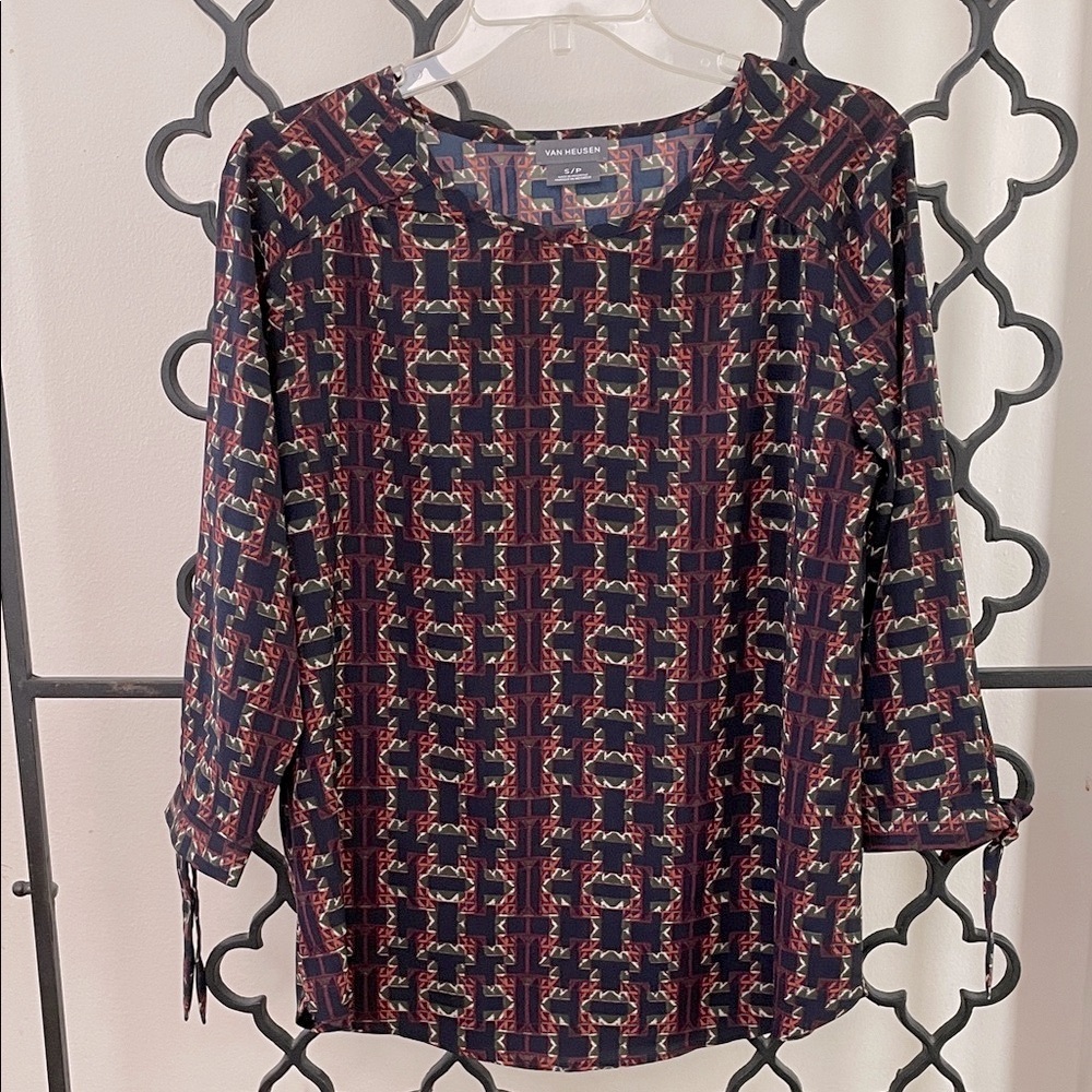 Van Huesen Black, Green and Red Geometric Top